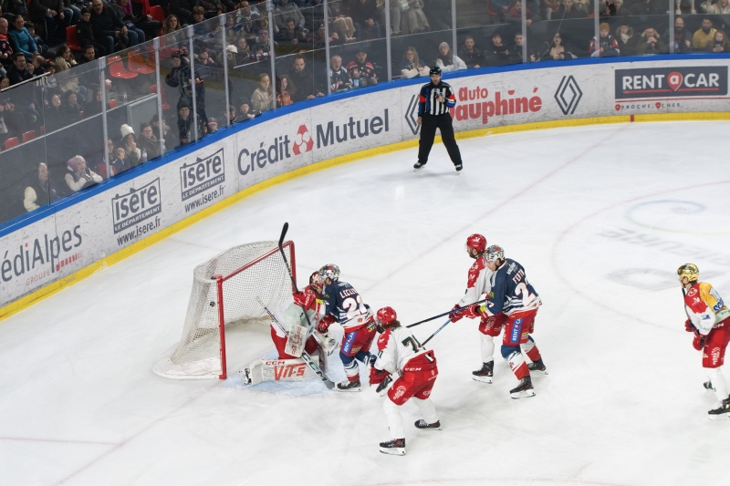 Photo hockey Ligue Magnus - Ligue Magnus  : 15�me journ�e : Grenoble  vs Cergy-Pontoise - Grenoble, m�diocre, s�incline devant Cergy