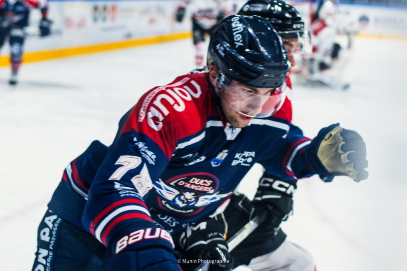 Photo hockey Ligue Magnus - Ligue Magnus  : 17me journe : Angers  vs Amiens  - Angers droule devant Amiens