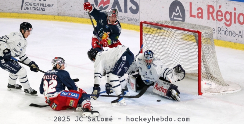 Photo hockey Ligue Magnus - Ligue Magnus  : 25�me journ�e : Grenoble  vs Gap  - Gap s�effondre � P�le Sud