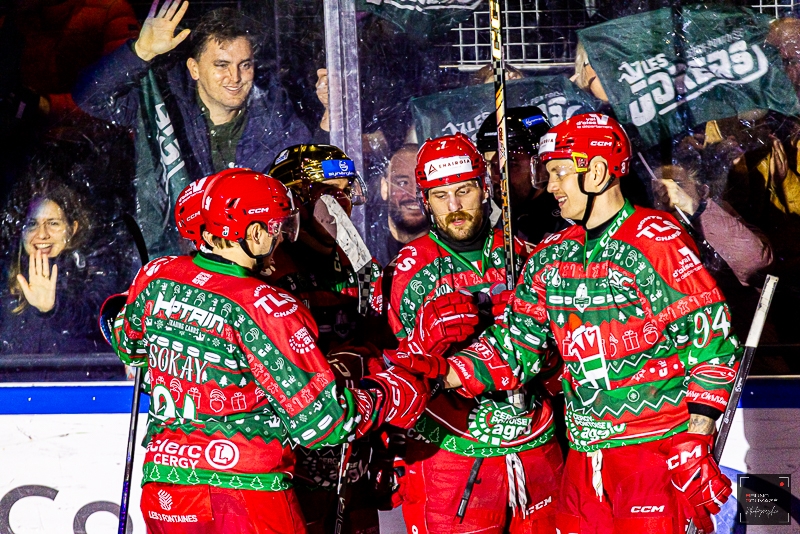 Photo hockey Ligue Magnus - Ligue Magnus  : 27�me journ�e : Cergy-Pontoise vs Anglet - Le Hormadi : cadeau de no�l de Sokay aux Jokers