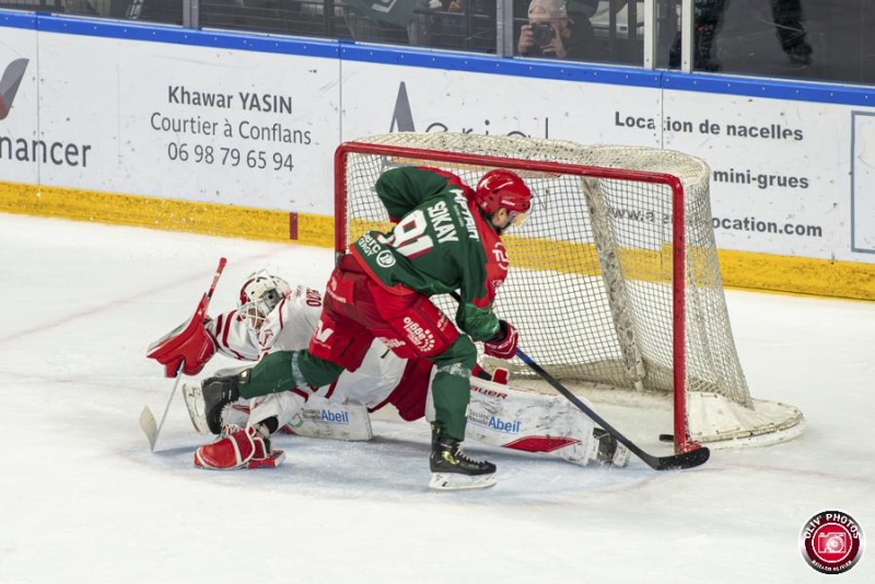 Photo hockey Ligue Magnus - Ligue Magnus  : 29�me journ�e : Cergy-Pontoise vs Brian�on  - Grosse d�convenue de Brian�on � Cergy
