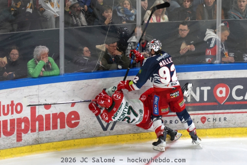 Photo hockey Ligue Magnus - Ligue Magnus  : 33�me journ�e : Grenoble  vs Cergy-Pontoise - Grenoble ne laisse rien � son adversaire !