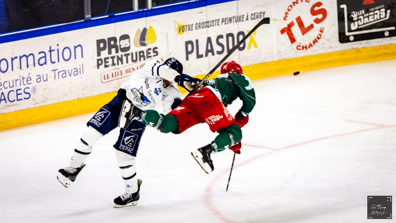 Photo hockey Ligue Magnus - Ligue Magnus  : 34�me journ�e : Cergy-Pontoise vs Gap  - Cergy s�en sort par un trou de souris face � Gap