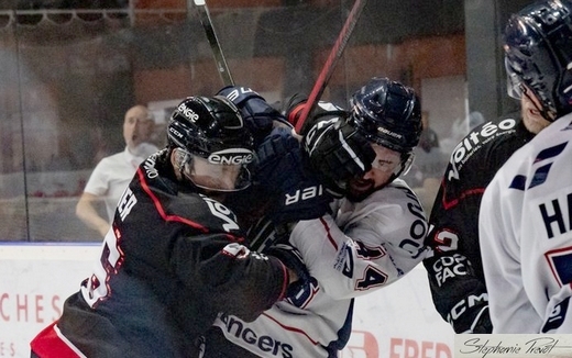 Photo hockey Ligue Magnus - Ligue Magnus  : 3me journe : Bordeaux vs Angers  - Les Boxers butent sur des solides Ducs angevins !