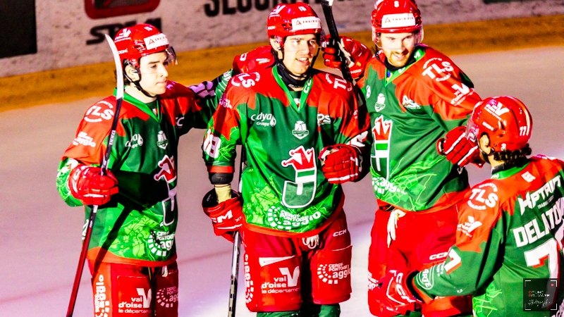 Photo hockey Ligue Magnus - Ligue Magnus  : 40�me journ�e : Cergy-Pontoise vs Marseille - Les Jokers continuent � se battre
