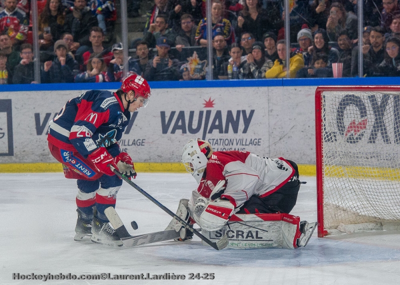 Photo hockey Ligue Magnus - Ligue Magnus - 1/2 Finale - Match 1 : Grenoble  vs Amiens  - Grenoble offre le 1er point  Amiens