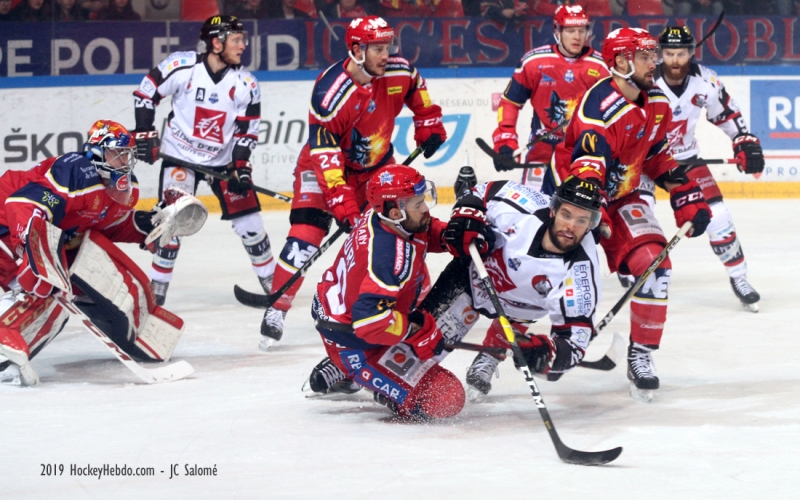 Photo hockey Ligue Magnus - Ligue Magnus - 1/2 finale match 1 : Grenoble  vs Amiens  - Des Brleurs De Loups intraitables