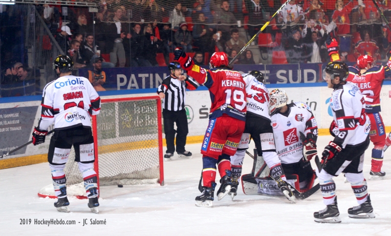 Photo hockey Ligue Magnus - Ligue Magnus - 1/2 finale match 1 : Grenoble  vs Amiens  - Des Brleurs De Loups intraitables