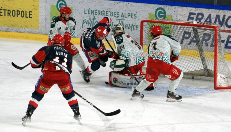 Photo hockey Ligue Magnus - Ligue Magnus - 1/2 finale match 1 : Grenoble  vs Cergy-Pontoise - Lattaque grenobloise sest rveille!