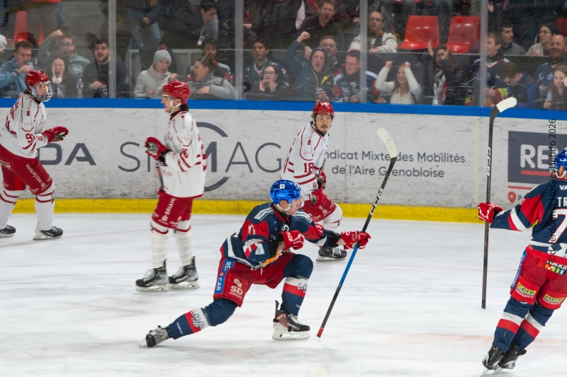 Photo hockey Ligue Magnus - Ligue Magnus - 1/4 de Finale - Match 2 : Grenoble  vs Brian�on  - Grenoble double la mise difficilement ! 