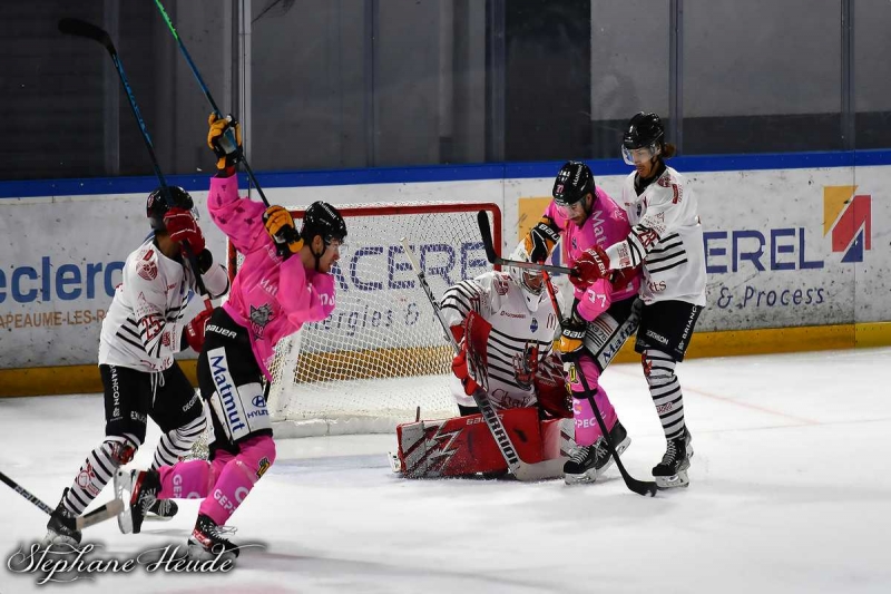 Photo hockey Ligue Magnus - Ligue Magnus : 10me journe  : Rouen vs Brianon  - Les dragon brule le diable.