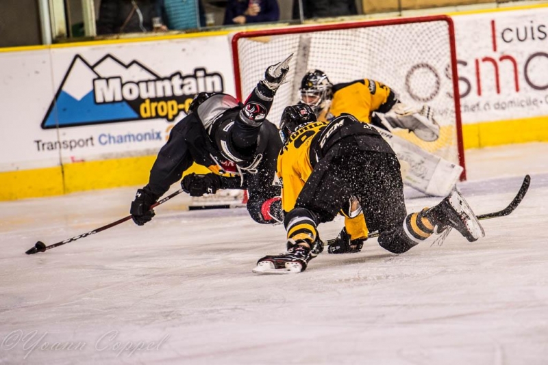 Photo hockey Ligue Magnus - Ligue Magnus : 10me journe : Chamonix  vs Strasbourg  - LEtoile Noire teinte par les Pionniers en moins de 10 minutes
