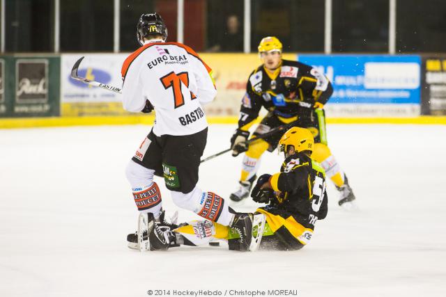 Photo hockey Ligue Magnus - Ligue Magnus : 10me journe : Strasbourg  vs Amiens  - Strasbourg dans un trou noir