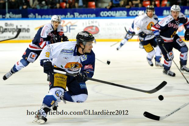 Photo hockey Ligue Magnus - Ligue Magnus : 11me journe  : Grenoble  vs Chamonix  - Le coup de corne du chamois !