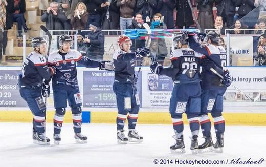 Photo hockey Ligue Magnus - Ligue Magnus : 11me journe : Angers  vs Strasbourg  - Crowder tire et marque !