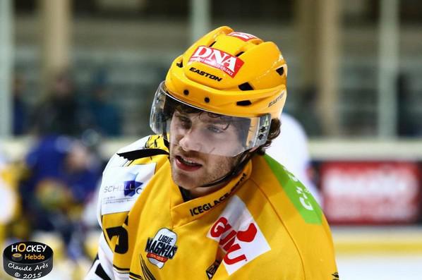 Photo hockey Ligue Magnus - Ligue Magnus : 11me journe : Angers  vs Strasbourg  - Crowder tire et marque !