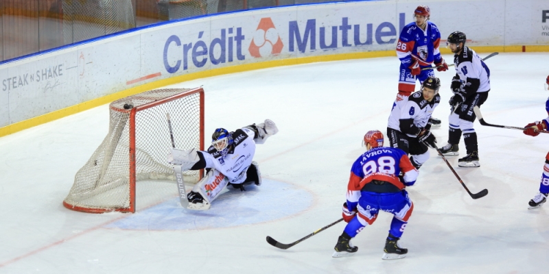 Photo hockey Ligue Magnus - Ligue Magnus : 12me journe : Lyon vs Gap  - Lyon sort les crocs