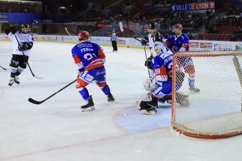 Photo hockey Ligue Magnus - Ligue Magnus : 12me journe : Lyon vs Gap  - Lyon sort les crocs
