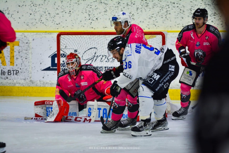 Photo hockey Ligue Magnus - Ligue Magnus : 13me journe : Chamonix  vs Gap  - Les Pionniers voient la vie en rose !