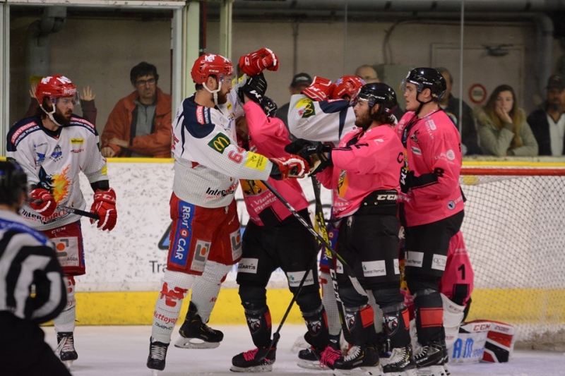 Photo hockey Ligue Magnus - Ligue Magnus : 15me journe : Chamonix  vs Grenoble  - Les Pionniers ont donn du fil  retordre  Grenoble
