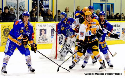 Photo hockey Ligue Magnus - Ligue Magnus : 17me journe : Dijon  vs Strasbourg  - Messire le Duc touche la chouette