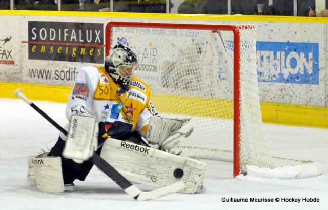 Photo hockey Ligue Magnus - Ligue Magnus : 17me journe : Dijon  vs Strasbourg  - Messire le Duc touche la chouette
