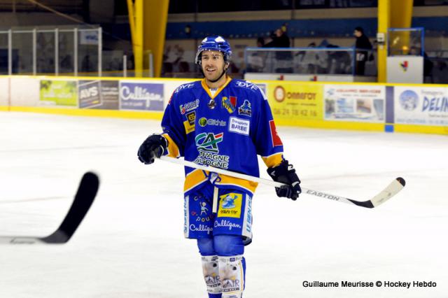 Photo hockey Ligue Magnus - Ligue Magnus : 17me journe : Dijon  vs Strasbourg  - Messire le Duc touche la chouette