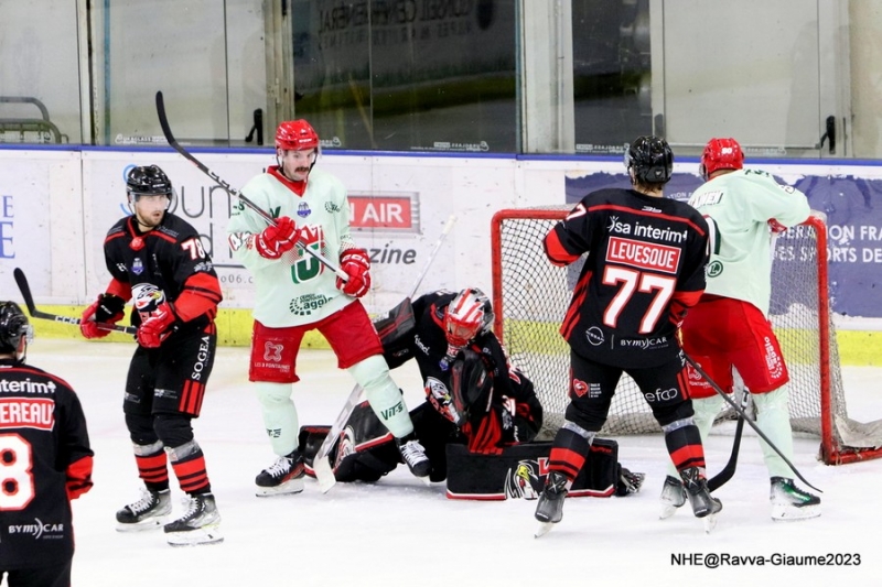 Photo hockey Ligue Magnus - Ligue Magnus : 17me journe : Nice vs Cergy-Pontoise - Les Aigles sortent de la zone rouge