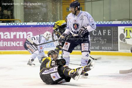 Photo hockey Ligue Magnus - Ligue Magnus : 19me journe : Rouen vs Angers  - Rouen au forceps