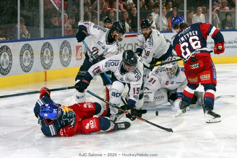 Photo hockey Ligue Magnus - Ligue Magnus : 1ère journée : Grenoble vs Angers - Grenoble lance parfaitement sa saison ! Photo hockey Ligue Magnus - Ligue Magnus : 1ère journée : Grenoble vs Angers - Grenoble lance parfaitement sa saison !