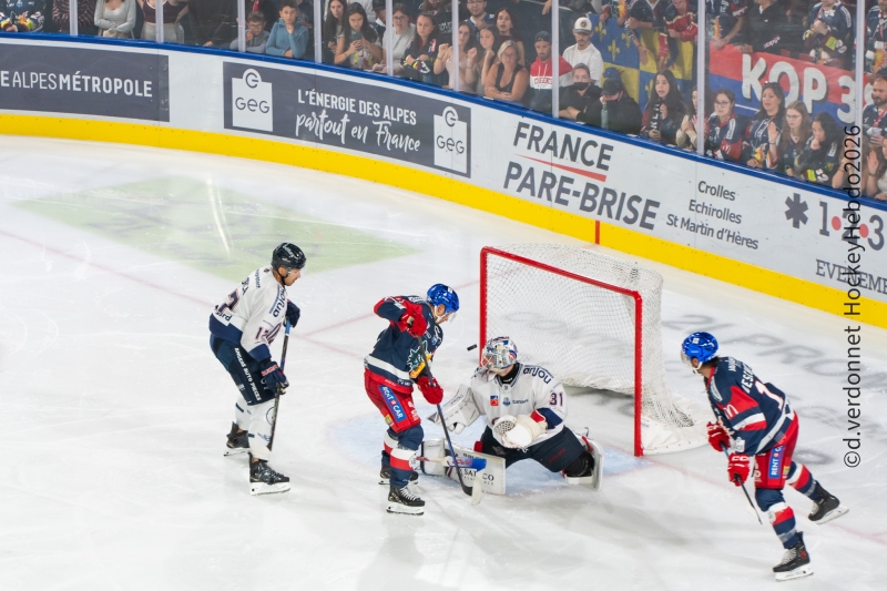Photo hockey Ligue Magnus - Ligue Magnus : 1ère journée : Grenoble vs Angers - Grenoble lance parfaitement sa saison ! Photo hockey Ligue Magnus - Ligue Magnus : 1ère journée : Grenoble vs Angers - Grenoble lance parfaitement sa saison !