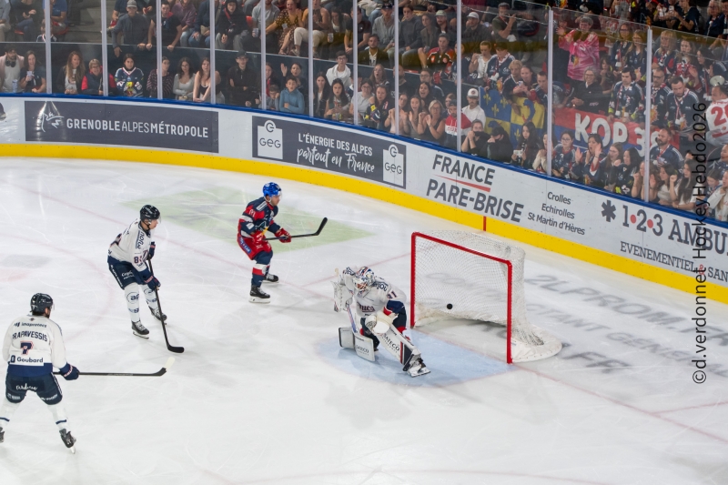 Photo hockey Ligue Magnus - Ligue Magnus : 1ère journée : Grenoble vs Angers - Grenoble lance parfaitement sa saison ! Photo hockey Ligue Magnus - Ligue Magnus : 1ère journée : Grenoble vs Angers - Grenoble lance parfaitement sa saison !