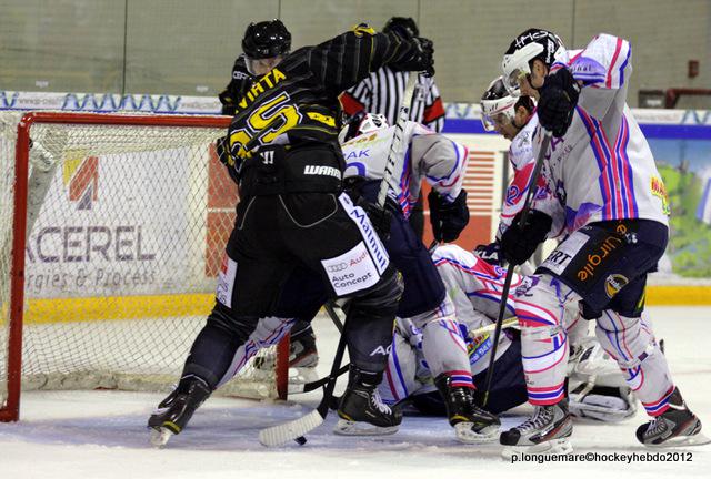 Photo hockey Ligue Magnus - Ligue Magnus : 1re journe  : Rouen vs Epinal  - Une de chute pour les Dragons
