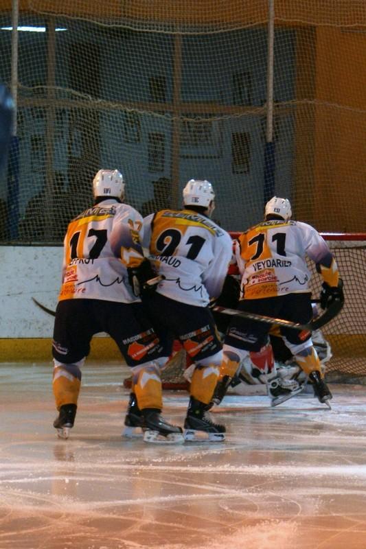 Photo hockey Ligue Magnus - Ligue Magnus : 21me journe : Neuilly/Marne vs Chamonix  - Et le chamois terrassa le bison