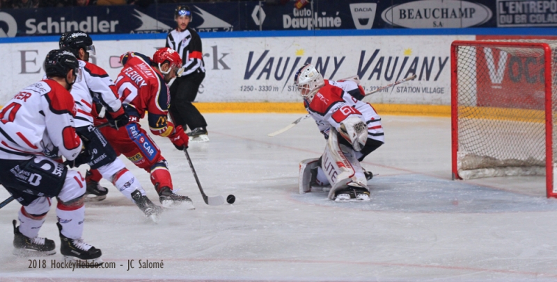 Photo hockey Ligue Magnus - Ligue Magnus : 22me journe : Grenoble  vs Angers  - Grenoble sur sa lance