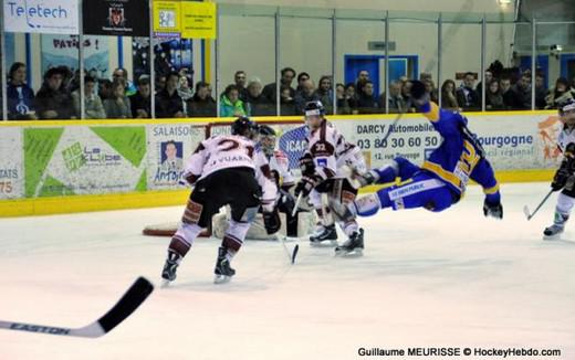 Photo hockey Ligue Magnus - Ligue Magnus : 24ème journée : Dijon vs Morzine-Avoriaz - Dijon bien calé dans son fauteuil Photo hockey Ligue Magnus - Ligue Magnus : 24ème journée : Dijon vs Morzine-Avoriaz - Dijon bien calé dans son fauteuil