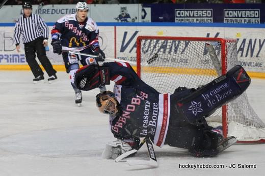 Photo hockey Ligue Magnus - Ligue Magnus : 26ème journée : Grenoble vs Morzine-Avoriaz - Le brûleur manque de gaz ! Photo hockey Ligue Magnus - Ligue Magnus : 26ème journée : Grenoble vs Morzine-Avoriaz - Le brûleur manque de gaz !