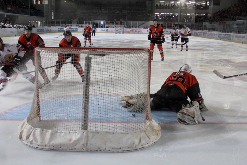 Photo hockey Ligue Magnus - Ligue Magnus : 26me journe : Epinal  vs Chamonix  - pinal le livre et Chamonix la tortue