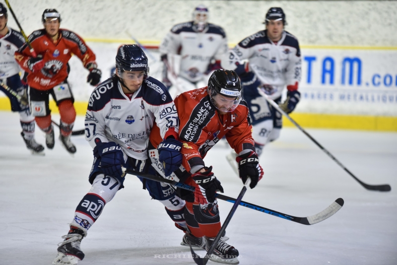 Photo hockey Ligue Magnus - Ligue Magnus : 27ème journée : Chamonix  vs Angers  - La folie s’empare de Richard Bozon !