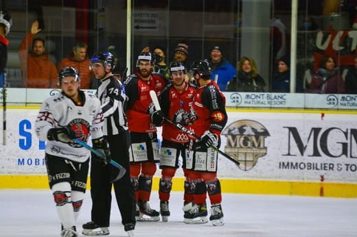 Photo hockey Ligue Magnus - Ligue Magnus : 28me journe : Chamonix  vs Mulhouse - Chamonix reu 4/4 face  Mulhouse