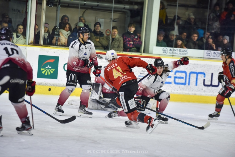 Photo hockey Ligue Magnus - Ligue Magnus : 29ème journée : Chamonix  vs Mulhouse - Richard Bozon bientôt forteresse imprenable ?!