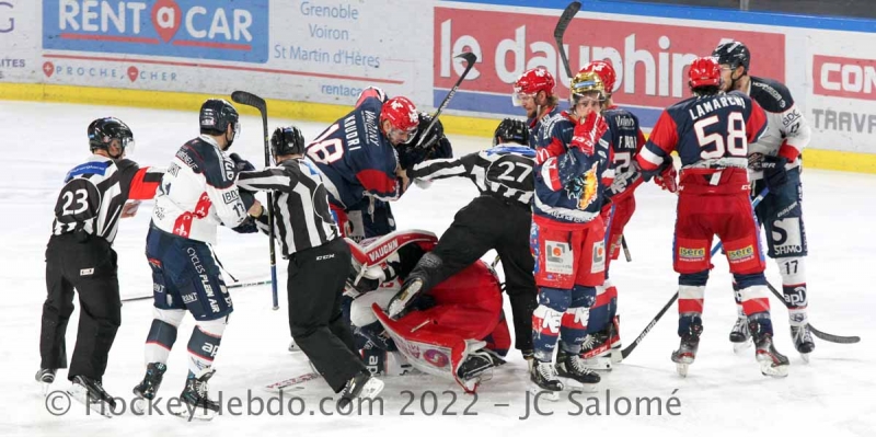 Photo hockey Ligue Magnus - Ligue Magnus : 33me journe : Grenoble  vs Angers  - Enorme combat de hockey mais pas que!