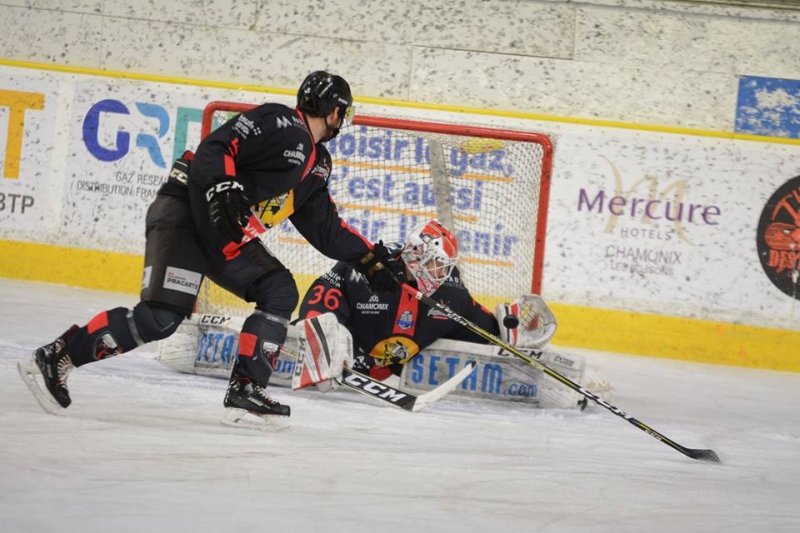 Photo hockey Ligue Magnus - Ligue Magnus : 36me journe : Chamonix  vs Grenoble  - Tiers manqu, match scell pour les Pionniers