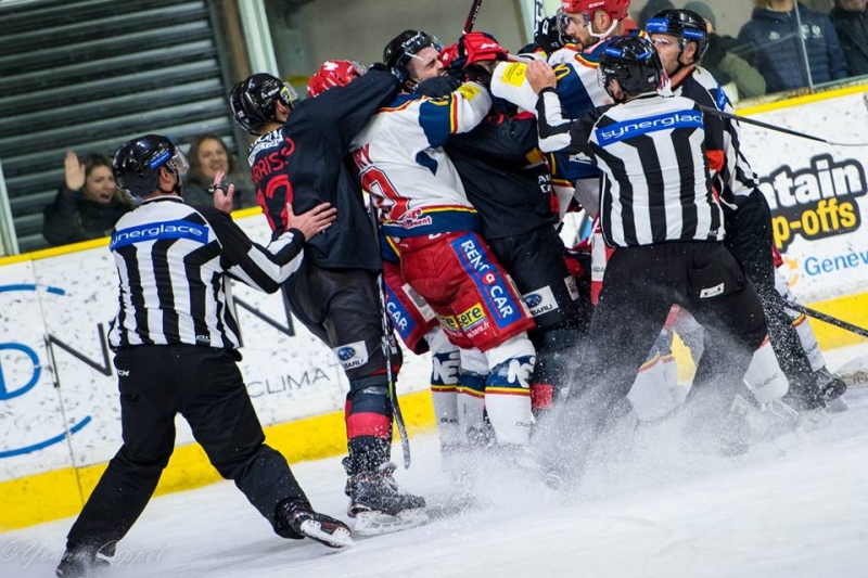 Photo hockey Ligue Magnus - Ligue Magnus : 36me journe : Chamonix  vs Grenoble  - Tiers manqu, match scell pour les Pionniers