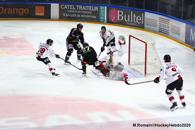 Photo hockey Ligue Magnus - Ligue Magnus : 36ème journée : Rouen vs Chamonix - LM : Rouen joue avec le feu mais gagne Photo hockey Ligue Magnus - Ligue Magnus : 36ème journée : Rouen vs Chamonix - LM : Rouen joue avec le feu mais gagne