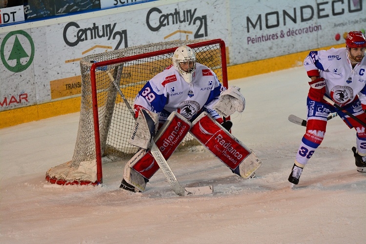 Photo hockey Ligue Magnus - Ligue Magnus : 37me journe : Gap  vs Lyon - Un verrou long  faire sauter 