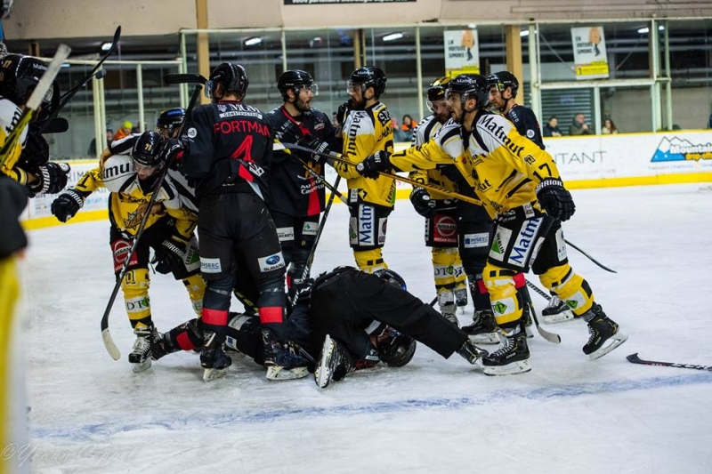 Photo hockey Ligue Magnus - Ligue Magnus : 38me journe : Chamonix  vs Rouen - 20 minutes de trop pour les Pionniers