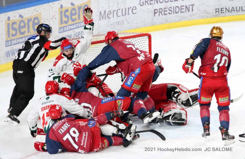 Photo hockey Ligue Magnus - Ligue Magnus : 39me journe : Grenoble  vs Cergy-Pontoise - Des pnalits et des buts  Pole Sud !