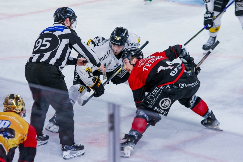 Photo hockey Ligue Magnus - Ligue Magnus : 40me journe : Amiens  vs Rouen - Amiens cde devant Rouen