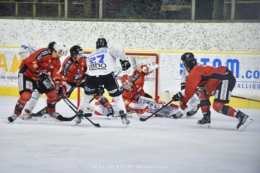 Photo hockey Ligue Magnus - Ligue Magnus : 40me journe : Chamonix  vs Gap  - Les Rapaces pigs par les Pionniers